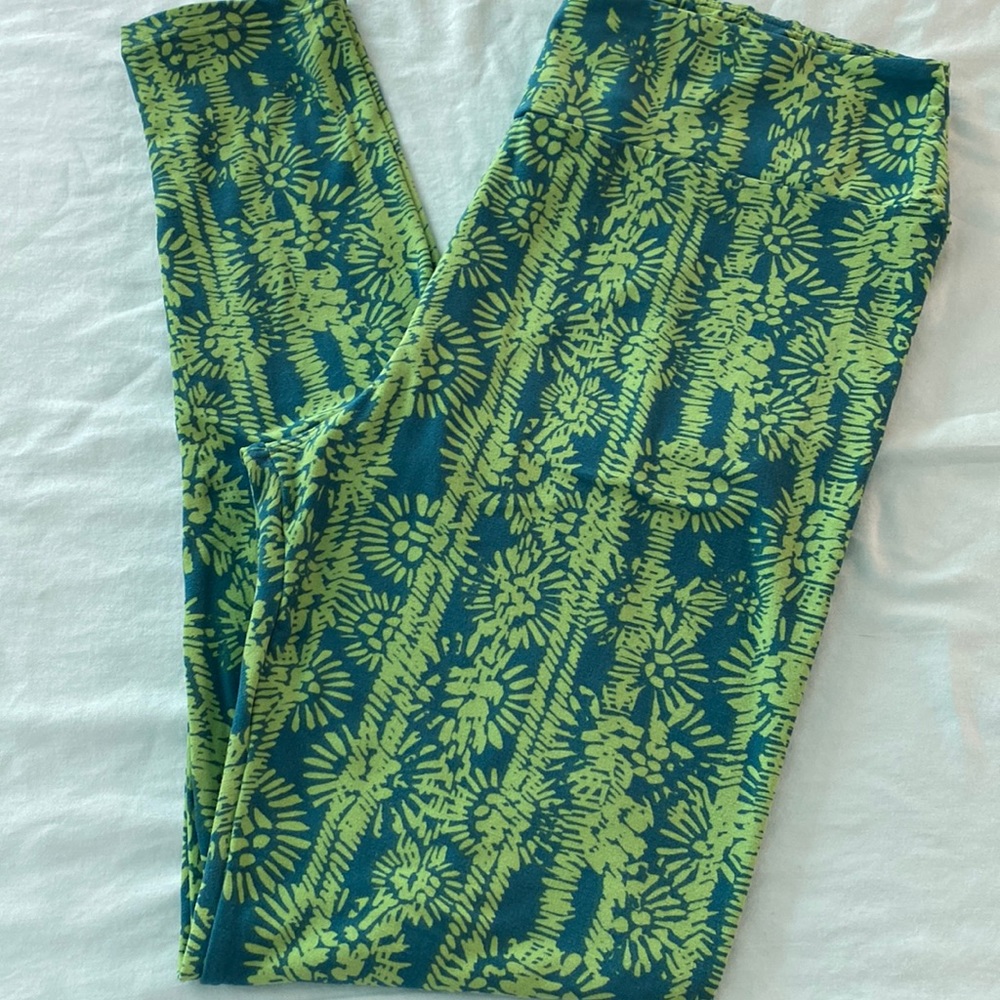 Teal and green patterned leggings